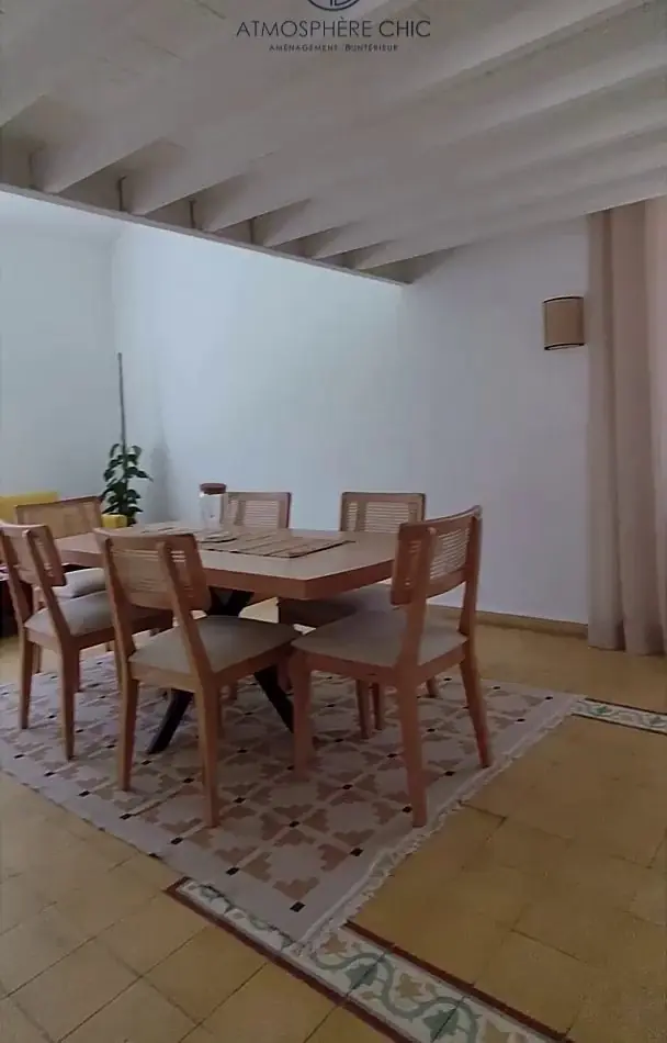 Salle à manger livrée, villa à Hay Riad, Rabat