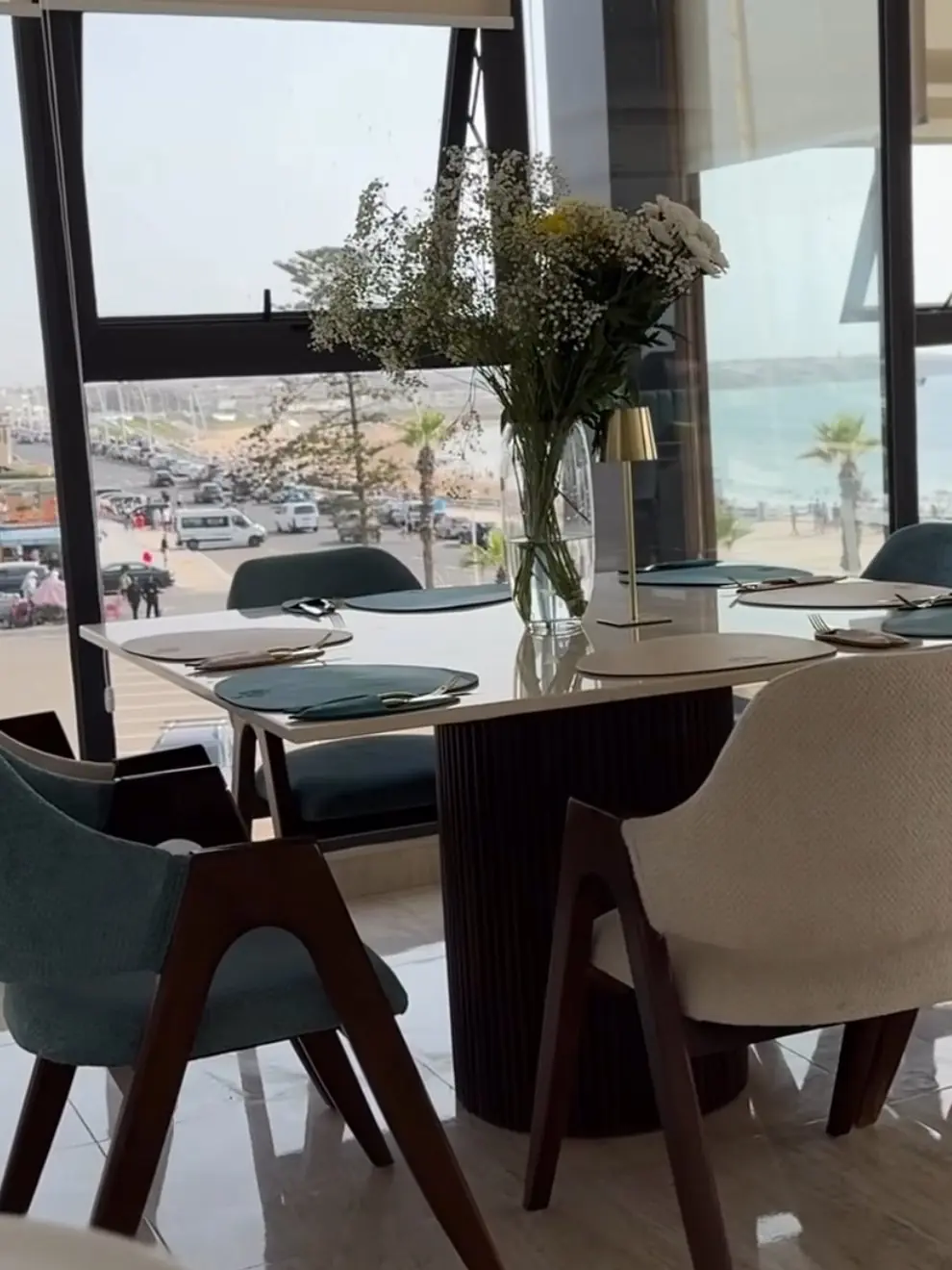 La salle de l’étage ouverte, face à la mer, restaurant à El Jadida