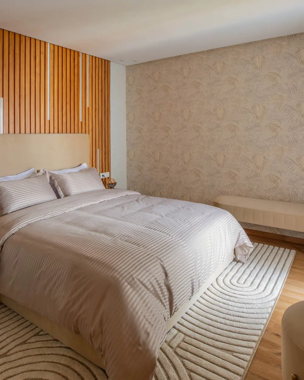 Chambre d'un appartement livré meublé, prête à la remise des clés