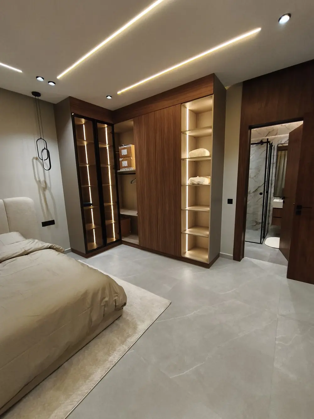 Suite parentale et dressing éclairé sur mesure (photo réelle)