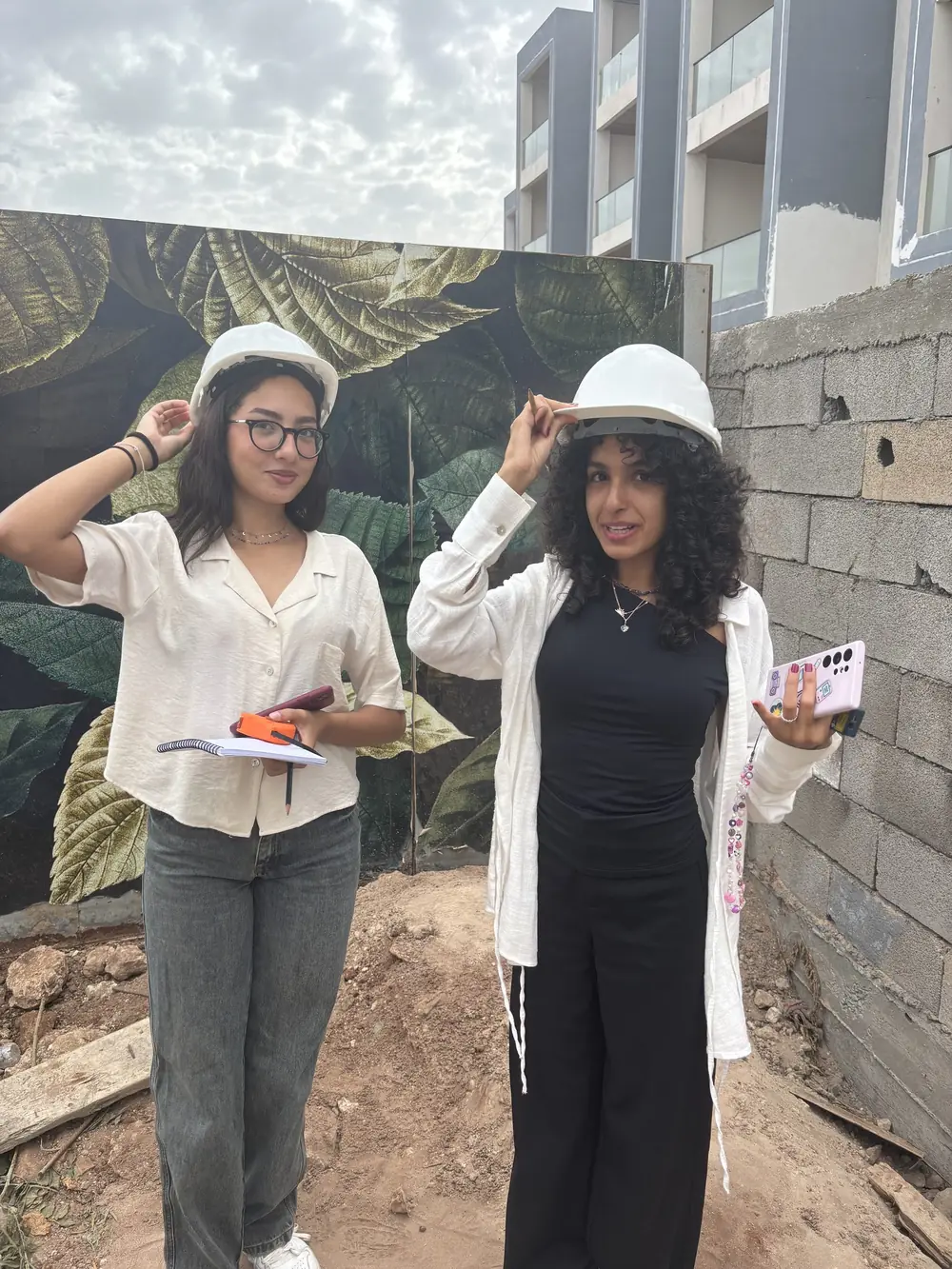 Visite de chantier, plans en main